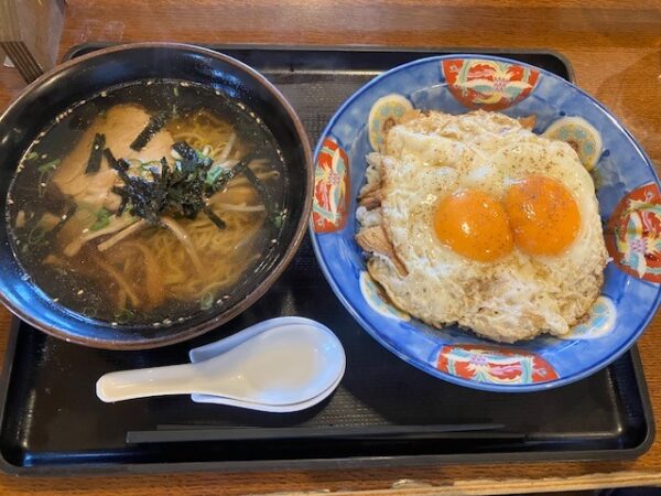 焼豚玉子飯(ラーメン半玉セット)